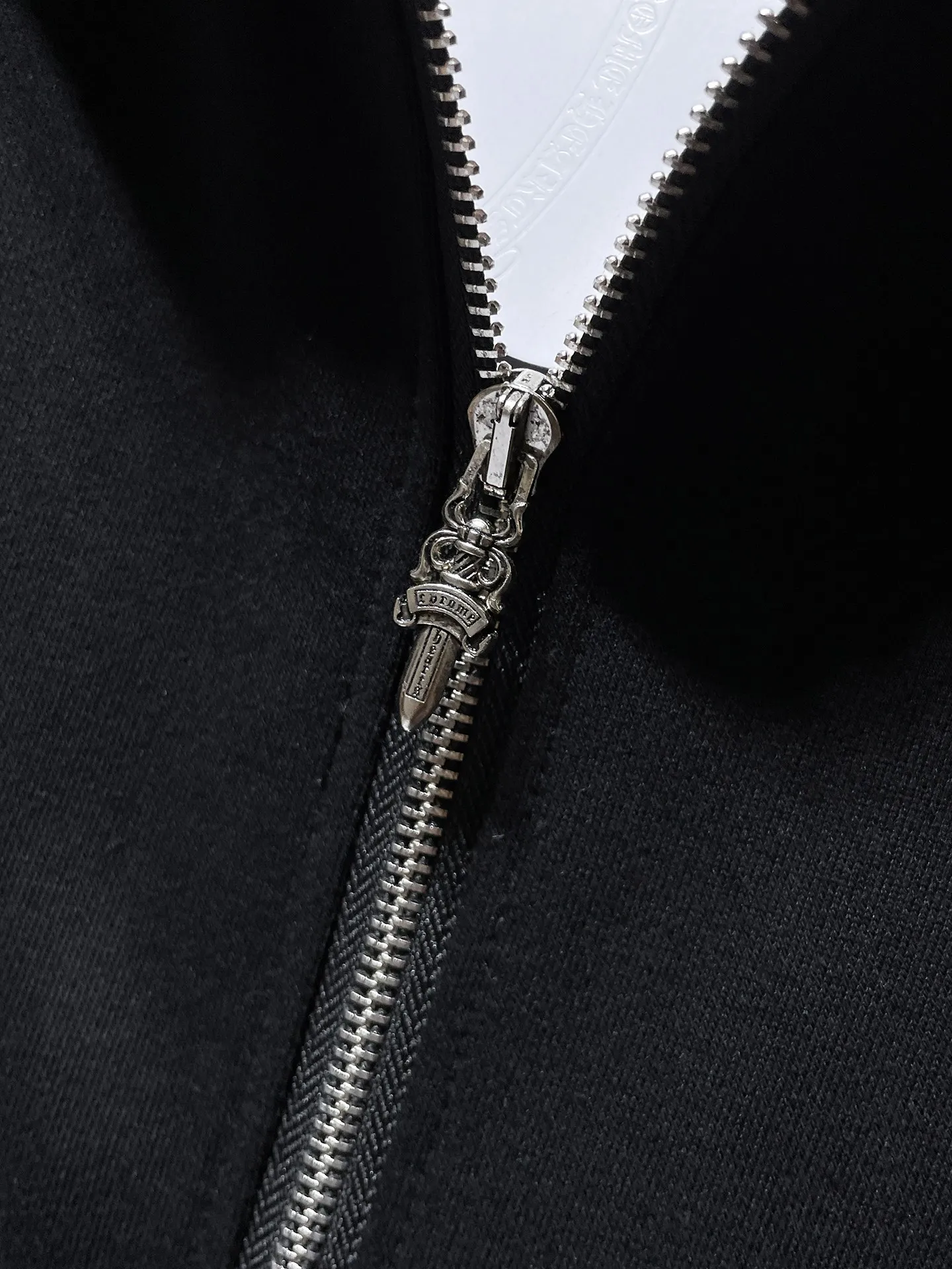 P276 Chrome Hearts Autumn and Winter 2025 Counter Synchronization Chrome Hot Diamond Cross Handmade Willow Sweatshirt Imported Diamond➕Handmade Willow Improved Customized Version 1:1 High Weight High Quality Fabric Recommended Color: Black White Code Number: S, M, L, XL